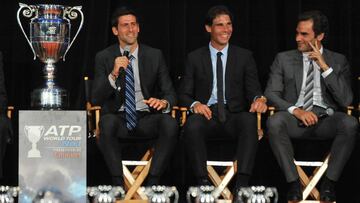 Djokovic, Nadal y Federer junto al trofeo de las ATP Finals.