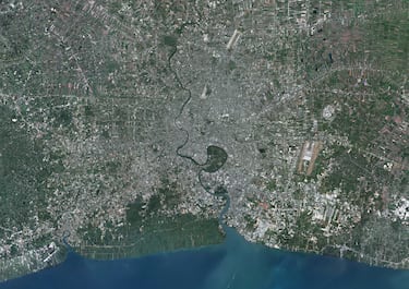 Krung Thep Mahanakhon (nombre oficial de Bangkok) es la capital y ciudad principal de Tailandia.