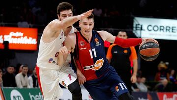 Matt Janning supera a Nando de Colo, durante el Baskonia-CSKA.