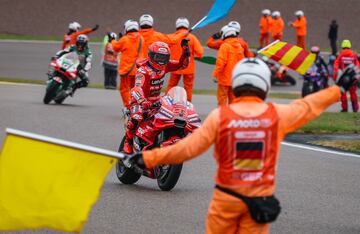 Marc Márquez celebra su triunfo en el esprint del GP de Alemania celebrado en el circuito de Sachsenring situado en Hohenstein-Ernstthal cerca de la ciudad de Chemnitz, al este de Alemania.