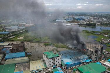 Mueren al menos 52 personas en un incendio en Bangladesh