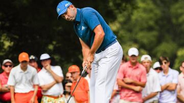 Sergio García realiza un golpe durante la disputa del Tour Championship en el East Lake Golf Club de Atlanta, Georgia, USA.