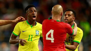 Vinicius y Rodrygo se encaran con Amrabat.