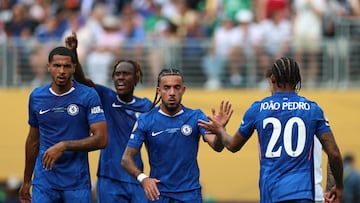 Los jugadores del Chelsea celebran el triunfo ante el PSG para ganar el Mundial de Clubes.