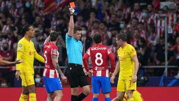 Siebert expulsa a Griezmann en el Atlético-Liverpool de la primera fase