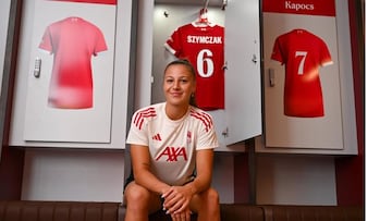El Barça blinda a Sczymzcak hasta 2029 y se marcha de Erasmus para Liverpool