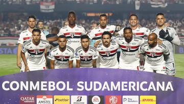 AMDEP6495. SAO PAULO (BRASIL), 25/09/2022.- Jugadores del Sao Paulo posan en un partido de las semifinales de la Copa Sudamericana ante Athletico Paranaense, el 9 de septiembre de 2022, en el estadio en Sao Paulo (Brasil). La edición 21 de la Copa Sudamericana entregará este sábado en la ciudad argentina de Córdoba, escenario de la final entre Sao Paulo e Independiente del Valle, el botín más jugoso de su historia al campeón: 5 millones de dólares, que se suma a los distintos premios otorgados a lo largo de la competencia.EFE/ Sebastiao Moreira