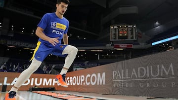 MADRID, SPAIN - OCTOBER 10: Deni Avdija of Maccabi Fox Tel Aviv in action warming out prior the game during the 2019/2020 Turkish Airlines EuroLeague Regular Season Round 2 match between Real Madrid v Maccabi Fox Tel Aviv at Wizink Center on October 10, 2019 in Madrid, Spain. (Photo by Diego Souto/Euroleague Basketball via Getty Images) PUBLICADA 30/04/20 NA MA27 5COL