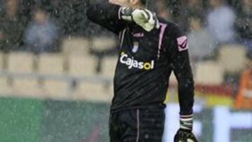 <b>DOLIDO. </b>Renan mostró su malestar por el error cometido en el gol del Espanyol, pero no pierde la fe en mantener la categoría.