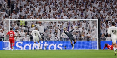 EL futbolista del Real Madrid, Rodrygo Goes, marca el 3-0 al Sevilla. 
