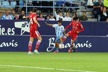 El Málaga coge impulso ante un Cartagena castigado por el VAR