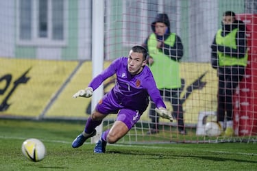 El Racing ficha a Plamen Andreev para competir la portería a Ezkieta