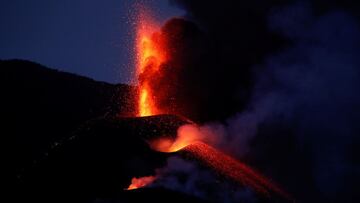 The Cumbre Vieja volcano spews lava as it continues to erupt on the Canary Island of La Palma, Spain, October 20, 2021. REUTERS/Susana Vera
