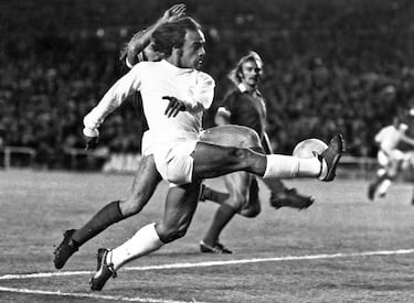 ‘Pinino’ fue un extremo izquierdo con un cañón en su pierna zurda. Aunque solo estuviera en el Real Madrid una temporada (73-74), dejó huella, marcando 11 goles en 27 partidos y convirtiéndose en el máximo goleador del equipo, tal y como lo fue en River Plate hasta en seis ocasiones antes de llegar a España. Santiago Bernabéu decidió que los alemanes Breitner y Netzer cubriesen las dos plazas de extranjeros y el sanmartinense se tuvo que volver a su país natal.