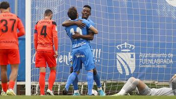 Bouldini celebra su gol con el Fuenlabrada.