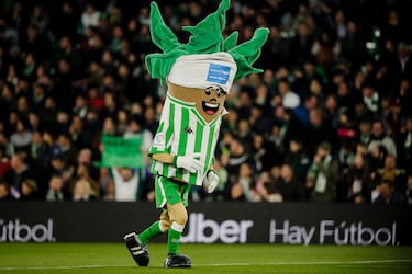 En el año del centenario del club, 2007, los aficionados eligieron a 'Palmerín' como nueva mascota del Betis. Desde entonces, se ha convertido en un símbolo habitual en los partidos de los verdiblancos.