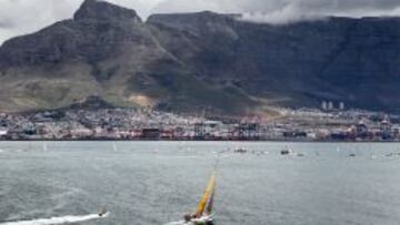 El Abu Dhabi Ocean Racing, en la costa de Ciudad del Cabo.