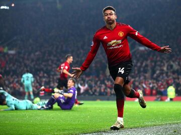 Lingard debutó con Manchester United a los 21 años, en ese entonces aun dirigía el equipo Louis Van Gaal.