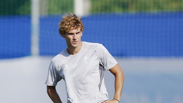 Jorge Pascual, en su primer entrenamiento con el Granada.