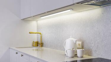 Esta luz nocturna con sensor ilumina cualquier espacio de la casa