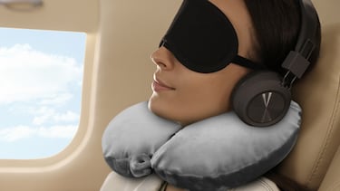 Adiós a dormir mal en el avión, el coche o el tren: esta almohada de viaje asegura el mejor soporte del cuello