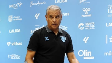 Sergio Pellicer, en la sala se prensa Juan Cortés de La Rosaleda.