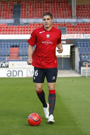 Canterano del Real Madrid, jugó en el equipo blanco entre 2004 y 2007. En  la temporada 2007-2008 fue traspasado a Osasuna con una opción de recompra que el Real Madrid hizo efectiva, así que el murciano regresó al club madridista la temporada 2008-2009.