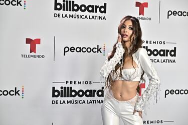 Mar Solis posa en la alfombra roja de los Latin Billboard Awards.