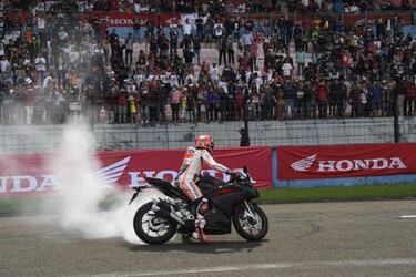 Márquez se da un baño de masas en Indonesia antes de Malasia
