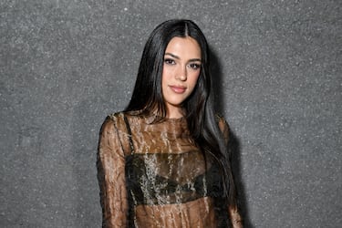 Sistine Stallone, tiene 26 años y decidió apostar por el mundo de la moda y de la actuación. Su película más famosa y que le llevó a conseguir cierta fama fue 'Tras la pista del asesino', donde compartió reparto con Megan Fox y Bruce Willis. Además del podcast con su hermana mayor, también tiene una legión de seguidores en redes sociales.