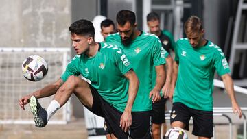Bartra, en el entrenamiento.