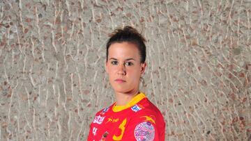 La jugadora de balonmano ha ganado su primera Liga, con el Bera Bera. Tiene 27 años, es la única madrileña de la Selección, y poco a poco está llamando la atención del seleccionador Carlos Viver.