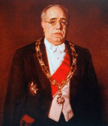 El 7 de abril de 1936, las Cortes Generales de España destituyen al presidente de la Segunda República, Niceto Alcalá Zamora. El 20 de mayo, Manuel Azaña es elegido presidente.