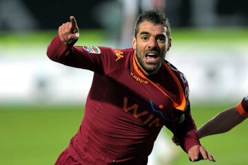 Coincidió con Pinilla en:
Chievo Verona en la temproada 2002 - 2003.