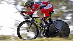 Yates sale de la crono de Torrelavega más líder de la Vuelta