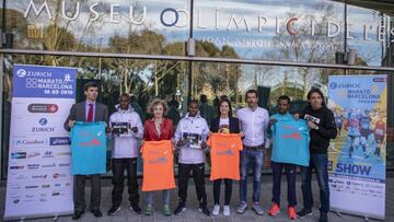 Los kenianos Anthony Marítim (dorsal nº1) y Laban Korir (nº3), favoritos en el Zurich Maratón de Barcelona, en el acto de presentación.