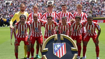 PASADENA, CALIFORNIA - JUNE 15: Players of Atletico De Madrid pose for a team photograph prior to the FIFA Club World Cup 2025 group B match between Paris Saint-Germain FC and Club Atletico de Madrid at Rose Bowl Stadium on June 15, 2025 in Pasadena, California. Harry How/Getty Images/AFP (Photo by Harry How / GETTY IMAGES NORTH AMERICA / Getty Images via AFP)