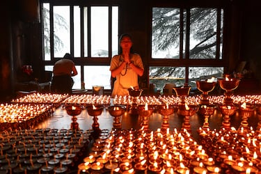 Así es el ritual de los budistas para encontrar al sucesor del Dalai Lama que podría provocar un grave conflicto en China