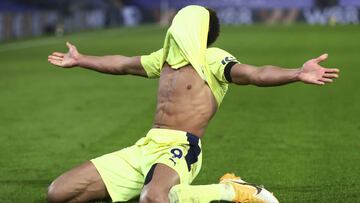 El Newcastle espabila al final
