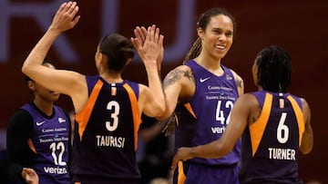 Prisas para cortar a las jugadoras de los equipos de la WNBA