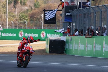 Marc Márquez celebra la victoria. 