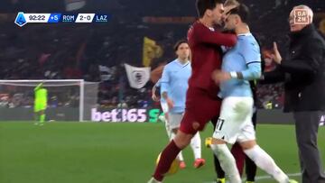 La treta de un miembro del staff de la Roma con 2-0 y en el descuento segundos antes del caos