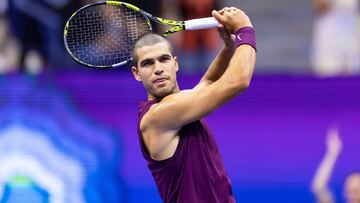 Carlos Alcaraz celebra su triunfoa ante Mattia Bellucci en el US Open.