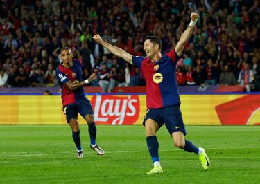 2-1. Robert Lewandowski celebra el segundo tanto que marca en el minuto 36 de partido.