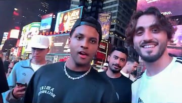 Se encuentra a Rodrygo en Times Square y le pregunta si fichará por el Arsenal