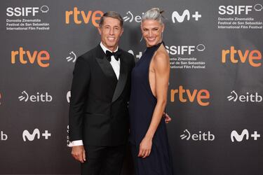 Otra sorpresa en forma de pareja llegó por parte de Laura Sánchez y Manuel Escribano. Una relación que fue confirmada por 'LOC', y que comenzó el pasado mes de junio, después de que la modelo y actriz rompiese con David Ascanio unas semanas antes.