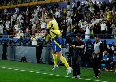Celebración de Cristiano Ronaldo tras poner en el marcador el 2-0 a favor del Al-Nassr frente al Esteghlal Tehran Football Club, un conjunto de la  capital de la República Islámica de Irán.