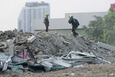 Rescatistas buscan víctimas en el lugar donde se derrumbó un edificio de gran altura en construcción tras un fuerte terremoto en Bangkok, Tailandia.

Associated Press / LaPresse
Only italy and spain