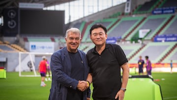 Laporta, presente en el primer entrenamiento en Japón