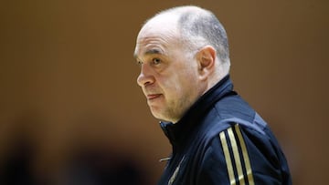 Pablo Laso of Real Madrid looks on during the training session of Real Madrid before the Turkish Airlines EuroLeague basketball match against Olympiacos at Ciudad Deportiva Real Madrid on December 11, 2019, in Valdebebas, Spain.
11/12/2019 ONLY FOR USE IN SPAIN